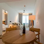 Hamus Aparthotel 4*