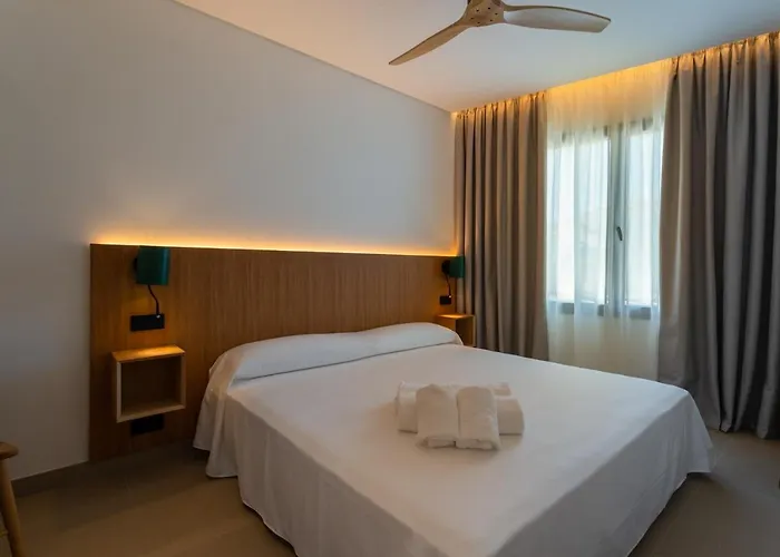 Hamus Aparthotel 4*