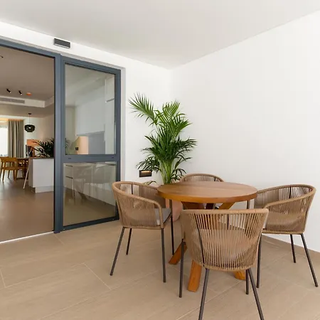 Hamus Aparthotel 4*